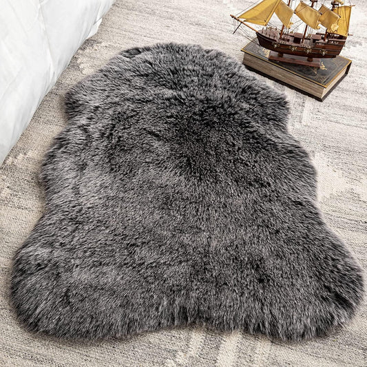 Faux Fur Rug, Fluffy Soft Faux Fox Fur Area Rugs for Bedroom Livingroom Kids Room Decor, Shaggy Fur Rugs Anti-Skid, Balck White, 2 X 3 Feet