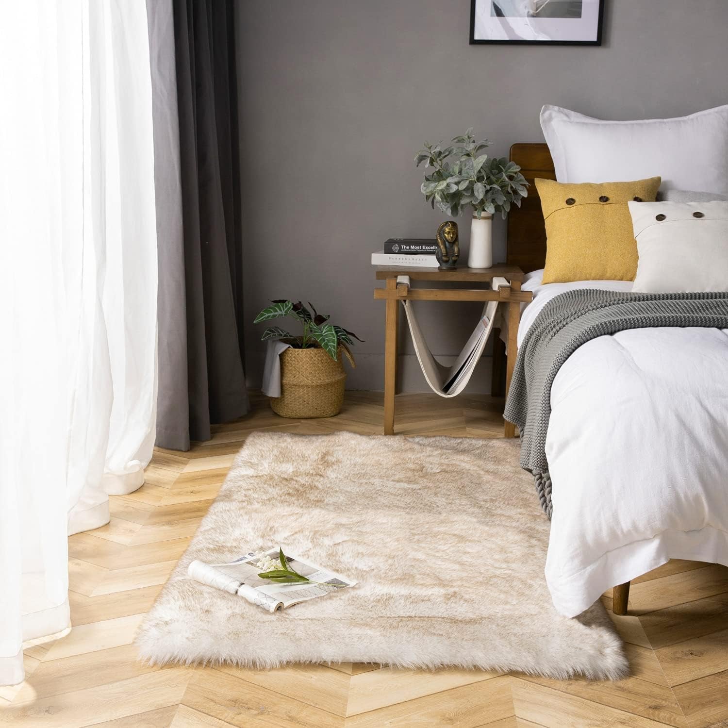 Faux Fur Rug, Fluffy Soft Faux Fox Fur Area Rugs for Bedroom Livingroom Kids Room Decor, Shaggy Fur Rugs Anti-Skid, White Brown, 3 X 5 Feet Rectangle